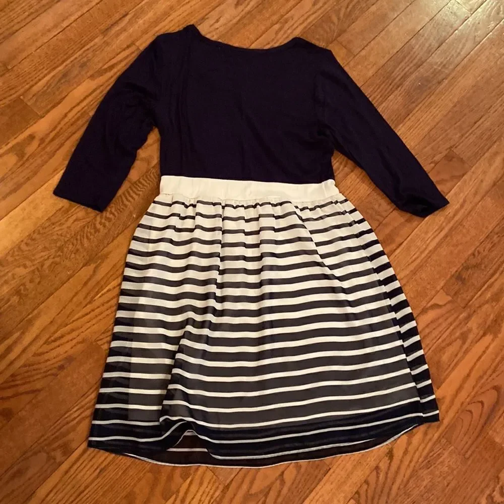 Charming Charlie dress - size L- t-shirt top - bottom lined blue and white